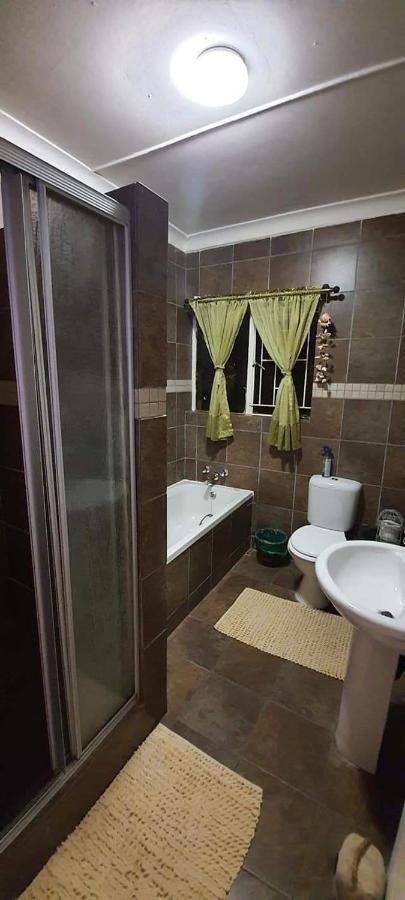 Aandrus Guesthouse Bloemfontein Dış mekan fotoğraf